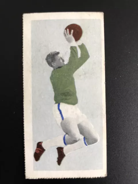 Fleetway  50 Star Footballer's of 1963 Card No 32 Gordon Banks Leicester City