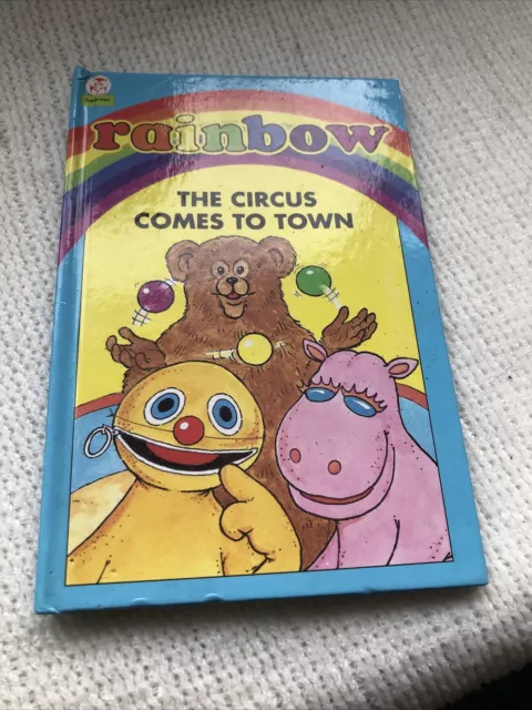 Circus Comes to Town by Clive Hopwood (Hardcover, 1989)