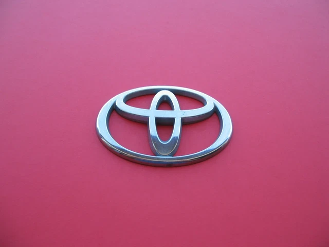 01 02 03 04 05 Toyota Rav4 Rear Lid Chrome Emblem Logo Badge Sign Oem Used B883