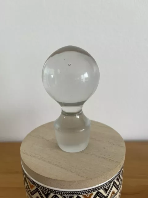 Jolie bouchon ancien de carafe - verre ou cristal ??