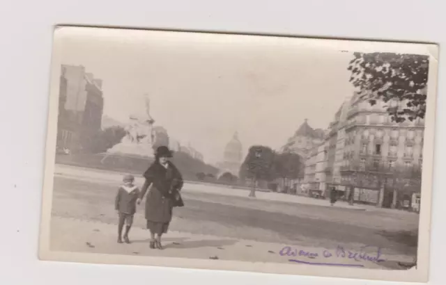 ANTIQUE PHOTOGRAPHY AVENUE DE BRETEUIL/PARIS-Woman and child crossing the street