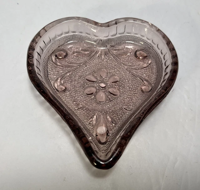 Vintage Indiana Glass Tiera Sandwich Amethyst Heart Ring Dish Pressed Purple
