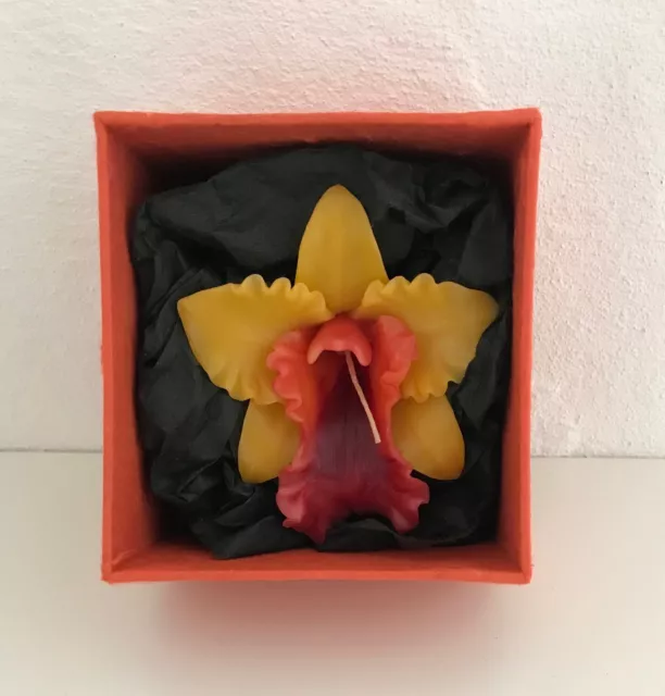 Large Orchid Shaped Floating Candle (001)