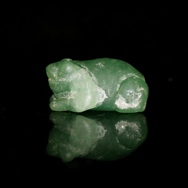 A Pyu to Pagan jade bead in the form of a frog Y3371
