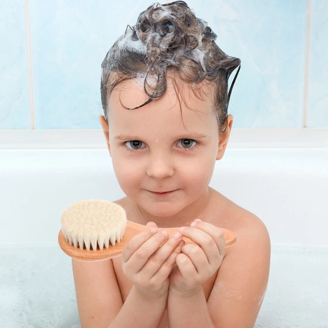 1 Set of Baby Brush and Comb Set Newborn Multi-use Baby Bathing Brush and Comb 3