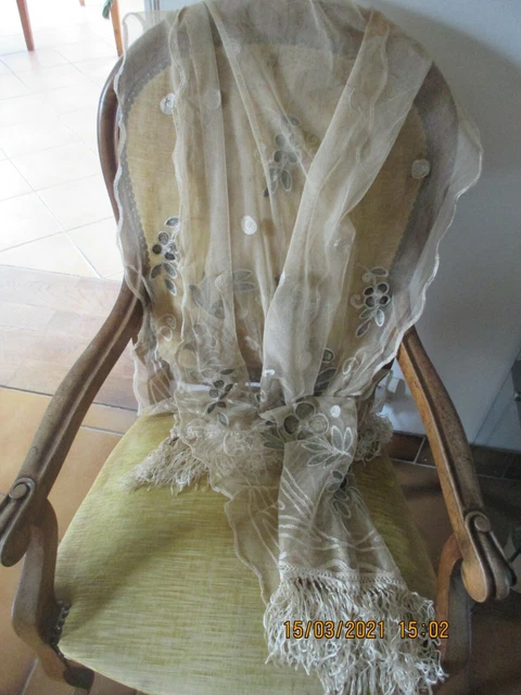 ANCIENNE CAPE DE FILLETTE TULLE BRODÉE et SOIE vers 1900 POUR POUPEE ANCIENNE