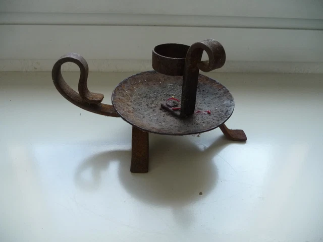 Bougeoir Ancien "Rat De Cave" En Fer Forgé - Style Moyen-Âge - Hauteur 21 Cm - Très Bon État - France