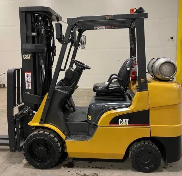 2018 Caterpillar 2C6500 6500 Lb Lp Gas Forklift Cushion 87/185" 3 Stage Mast