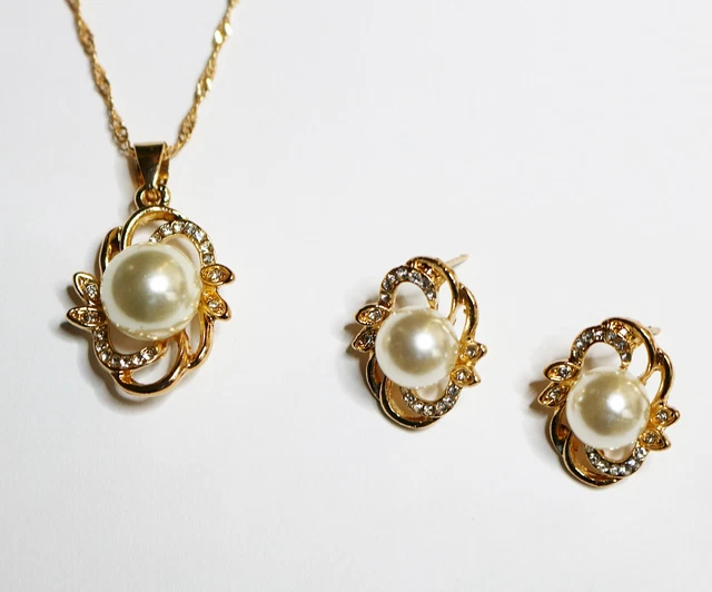 2Tlg. Schmuck Set, Kette mit Anhänger-Ohrringe, Vergoldet.