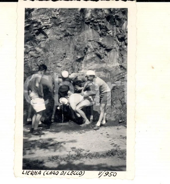 1950 CICLISMO LIERNA (LC) Scherzi osceni tra corridori alla fontanella *Foto 6x9