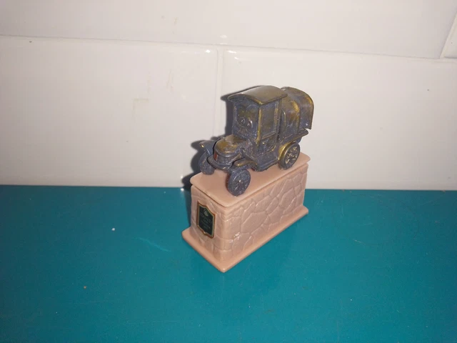BAC8 voiture en plastique Mattel Cars Disney Pixar  stanley statue