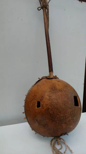 Africa old musical instrument. Ancien instrument de musique AFRIQUE