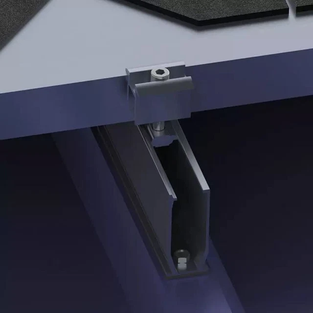 Asta telescopica con gancio in acciaio inox, leggera e resistente per un facile aggancio e recupero su navi e yacht