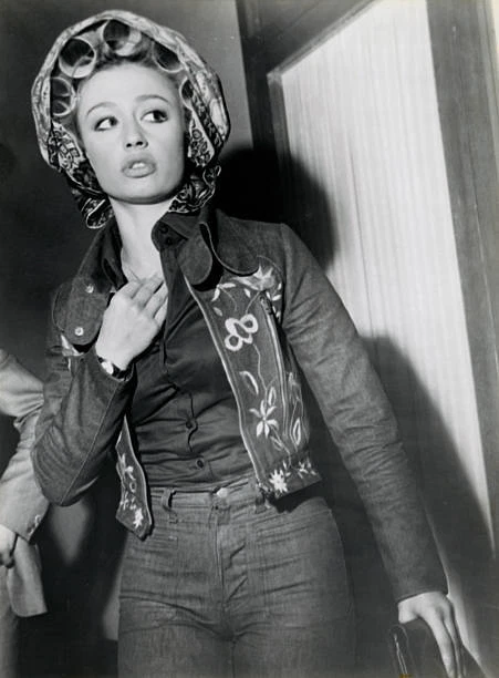 Italian Tv Presenter Actress Singer & Showgirl Raffaella Carr OLD PHOTO 17