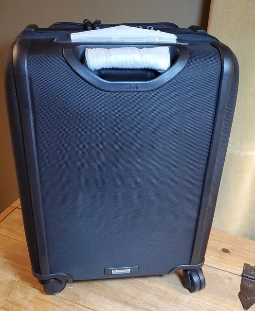 Tumi Alpha 3 Continental Expandable 4 Wheeled Carry-On Black 117162-1041 - $975 2