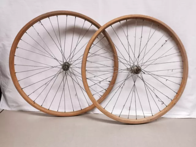 lot de 2 anciennes Roues de Vélo Bicyclette  jantes en BOIS ! déco cyclo vintage