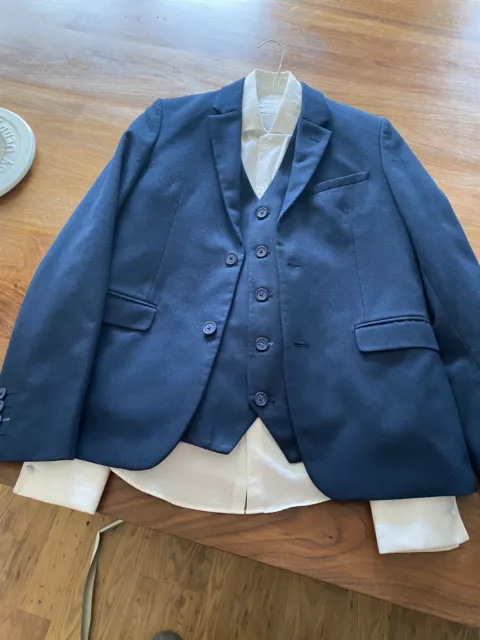 Boys 3 piece suit age 15 Immaculate