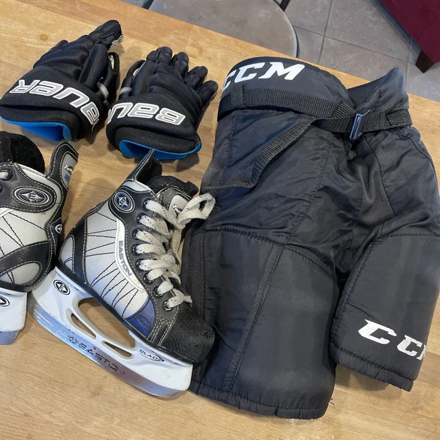 Boys/Girls EASTON/BAUER/CCM Ice Hockey GEAR SKATES US Y10 10 PANTS YT S GLOVES Boys/Girls EASTON/BAUER/CCM Ice Hockey GEAR SKATES US Y10 10 PANTS YT S GLOVES