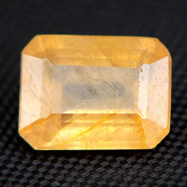 RARE - Saphir Jaune Orange De Madagascar - 6 X 4.2 Mm - 0.68 Ct - NEUF