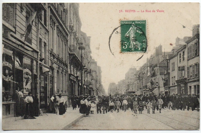 REIMS - Marne - CPA 51 - les rues - rue de Vesle - un evenement
