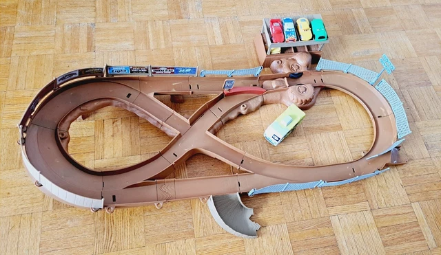Disney Pixar Cars 3 Thunder Hollow Criss-Cross Track Set Playset Mattel 2017