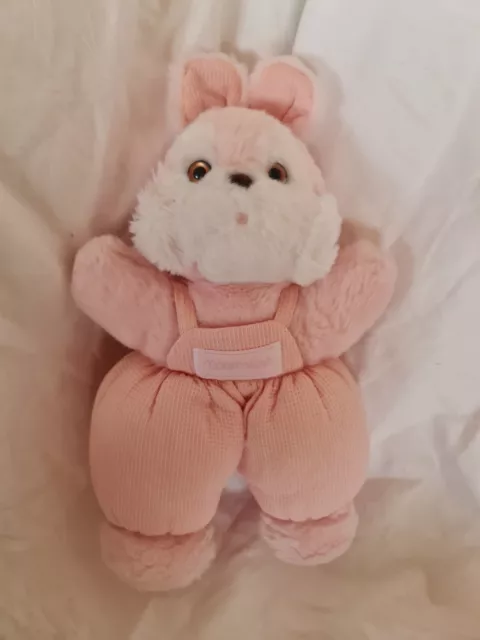 Doudou Peluche NOUNOURS Lapin Grelot Rose Blanc Salopette Gaufrée NEUF
