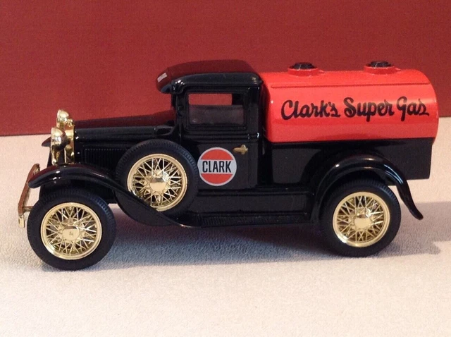 SPEC CAST CLARK 1:25 Scale 1930'S FORD MODEL A TANKER DIECAST BANK~NEW in BOX