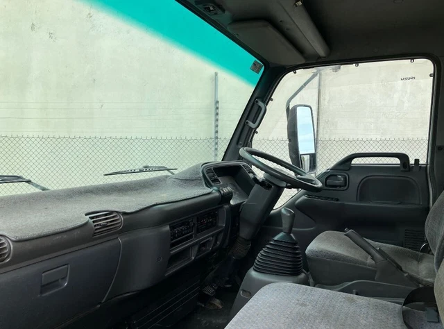 2002 Isuzu Nqr450 Tray Truck