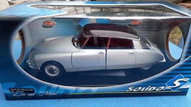Solido 8033CG - CITROEN DS 19 berline 1963 Gris/Noir 1:18