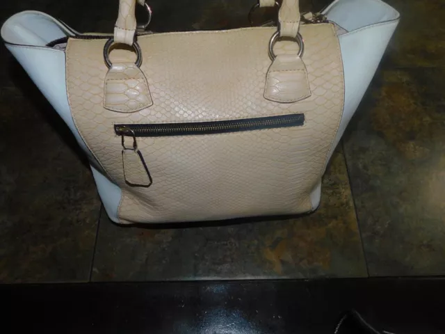 Guess Signature Tote In Albino Embossed Anaconda & White Pebbles Of Pvc + Charms 3