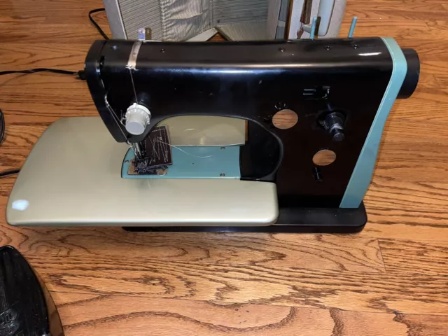 Vintage Dressmaker 7000 Super Zigzag Embroidery Sewing Machine Selling AS  IS