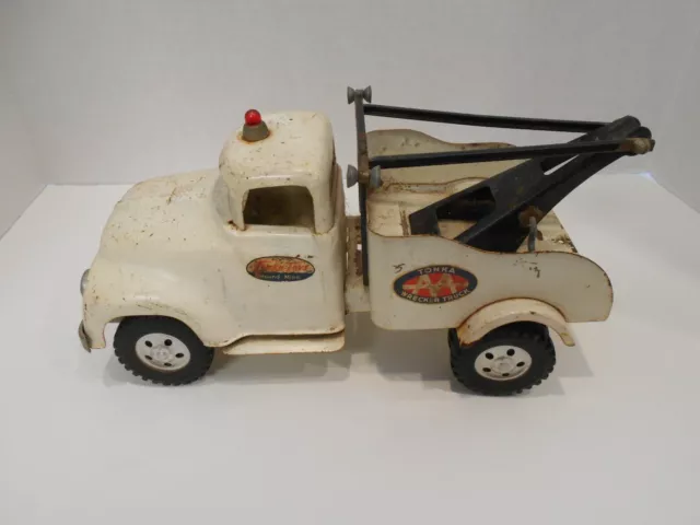 Vintage Tonka 1957 White AA Wrecker Tow Truck - 13" Long - Cool rounded hood!