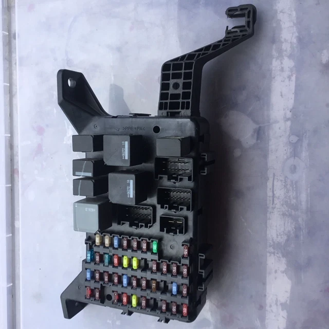 FORD MONDEO MK3 2.0 TDCI Fuse Relay Box £25.00 - PicClick UK