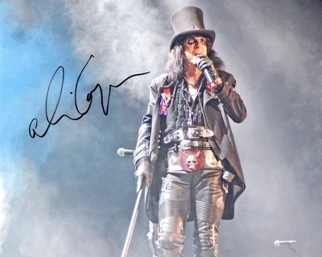 A fantastic 10x8 Autographed Photo of Alice Cooper & CoA
