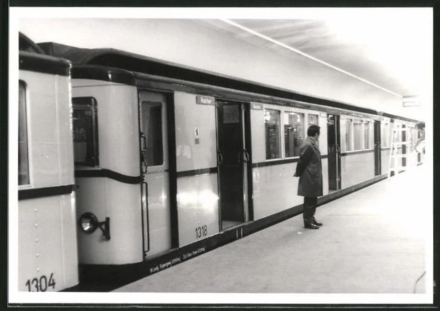 Fotografie unbekannter Fotograf, Ansicht Berlin, Bahnhof Leinestraße, U-Bahn Tr