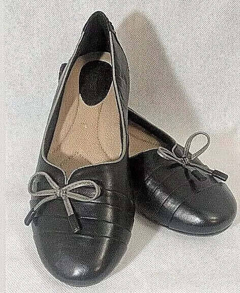 EARTH SHOES Beacon Pleated Leather Ballet Flats -  Black w/ Gray Bow & Trim 8 B