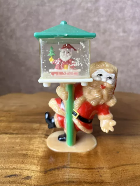 Globo de nieve vintage 1978 estrella británica Santa sosteniendo un polo de luz | Santa en chimenea