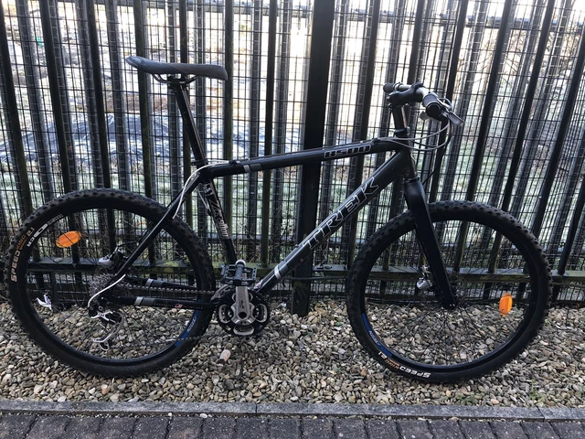 TREK 8500 ZR9000 Mountain Bike Large - Shimano XT, Disc