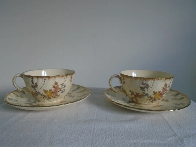 2 tasses à thé Sarreguemines LOUIS XV et 2 soucoupes