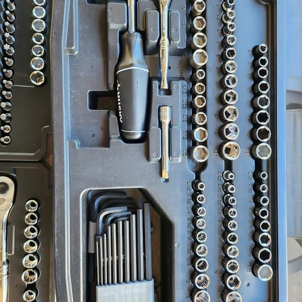 HUSKY 270PIECE MECHANICS TOOL SET w/ Case SAE Metric Sockets Wrenches