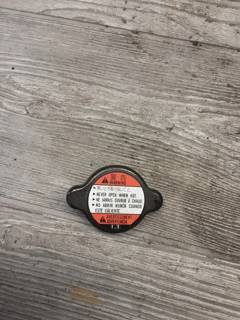 2005 05 04-05 Suzuki GSXR 600 GSXR600 Engine Cooler Radiator Coolant Cap Cover