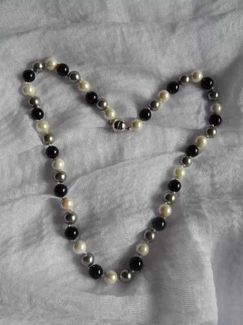 Perlen Collier /Halskette*MagnetVerschluß*echte Perlen*3 Farben*schw/Silbe/Perlm