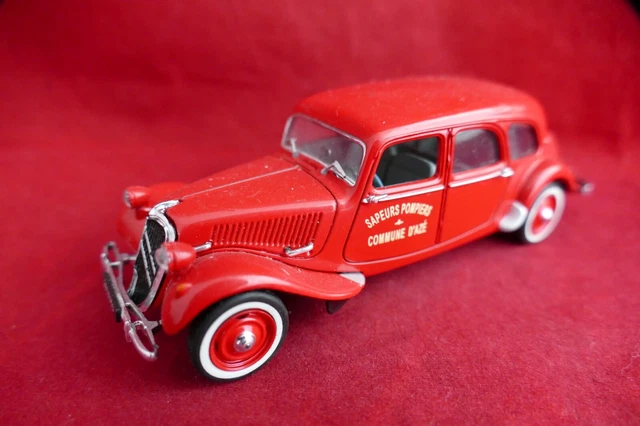 Lot De 5 Miniatures Citroën Traction L échelle 1/43 Par UH / Norev Presse