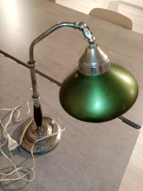 Vecchia lampada da scrivania ministeriale