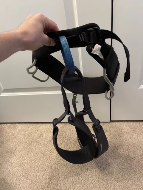 XL Black Diamond Men's Momentum Rock Climbing Harness. Black. Used Once.