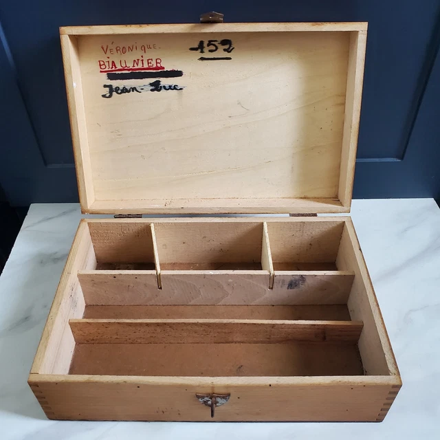 Boîte Collectionneur Capsules En Bois Avec Vitrine - 2 Compartiments, Accroche Murale - Cadeau Personnalisable Pour Collectionneurs - 8