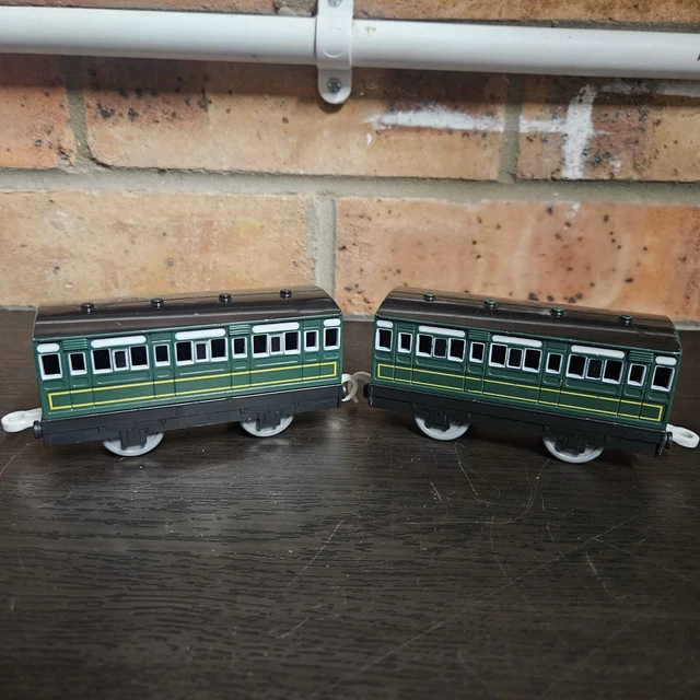 TOMY TRACKMASTER THOMAS the tank engine train set Emily's coaches £8.99 ...