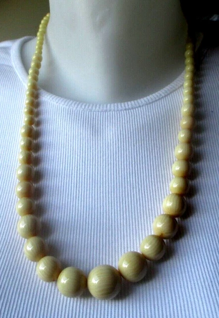 Collier Vintage Opéra En Bakélite 77 Cm - Perles Rondes Couleur Ambre/Miel - Bijou Ancien