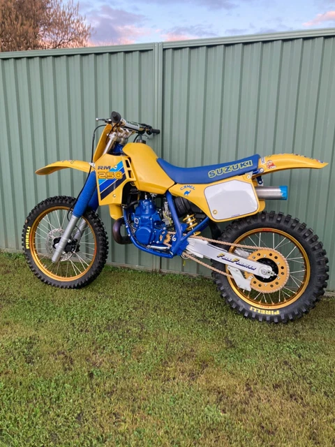 Dirt bike rare Suzuki RM250 1986