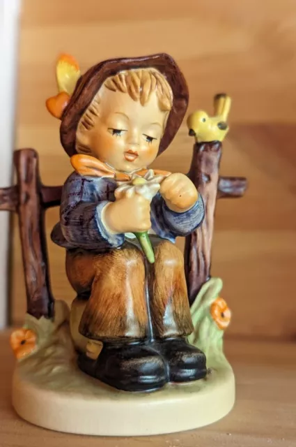 Goebel  Hummel " Liebt Mich Liebt Mich Nicht" Hummelfigur Porzellan Figur